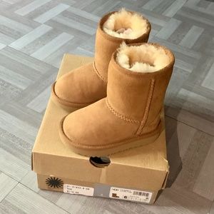 UGG Classic II Short Boot